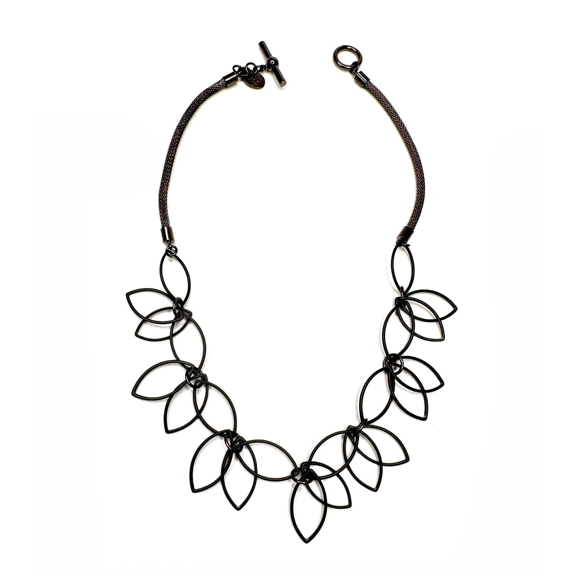 Pointed Ovals Mesh Necklace