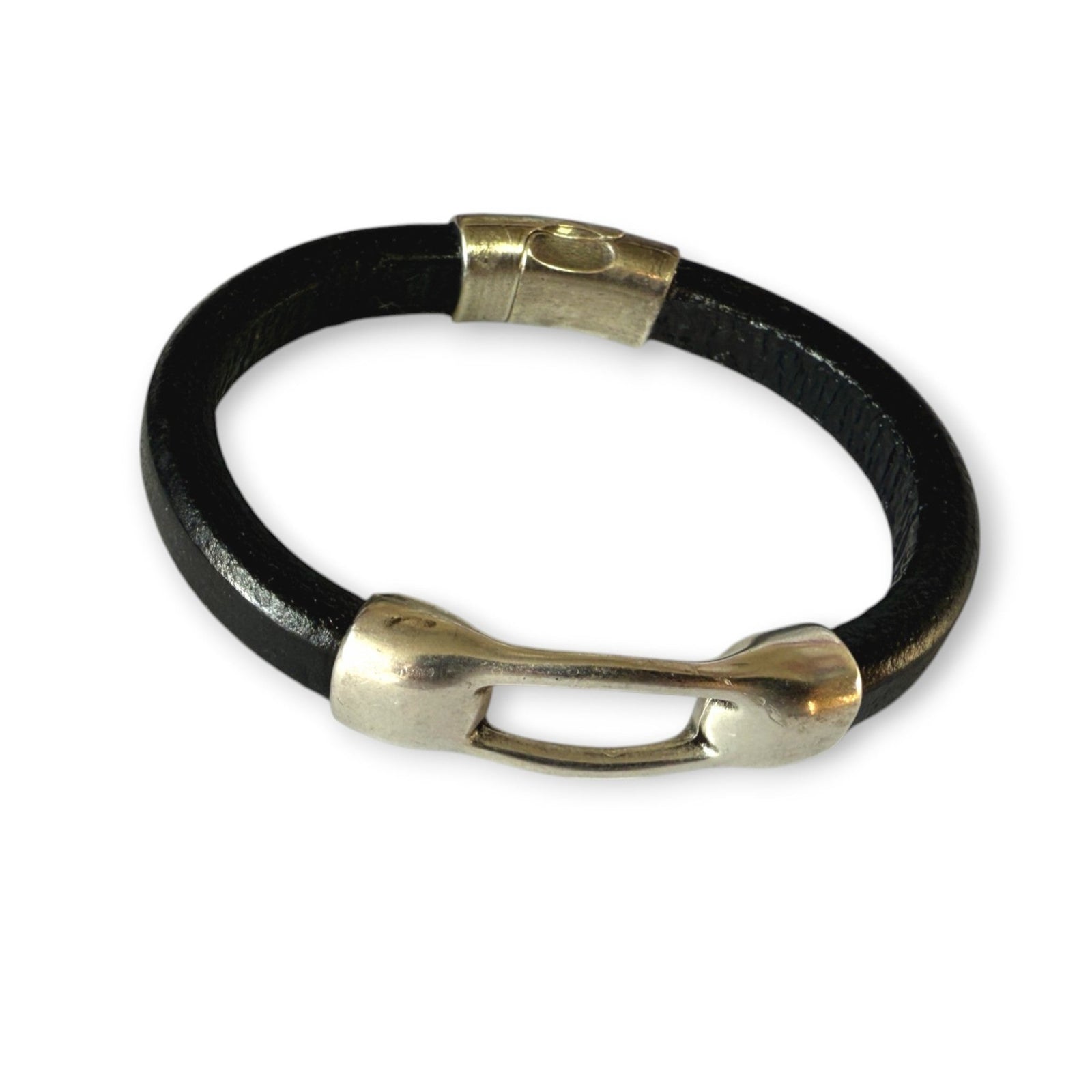 Leather Bracelet Stationary Open Ring Magnetic Clasp