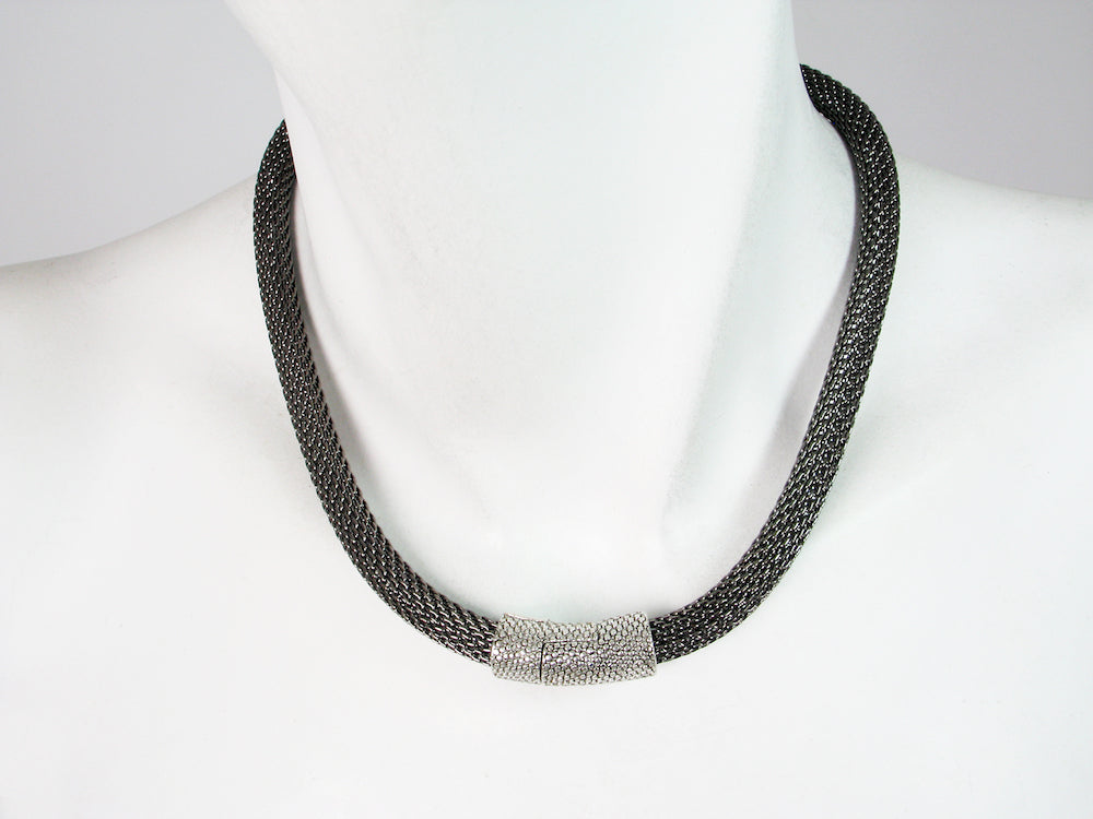 Thick Mesh Strand Necklace with Textured Magnetic Clasp | Erica