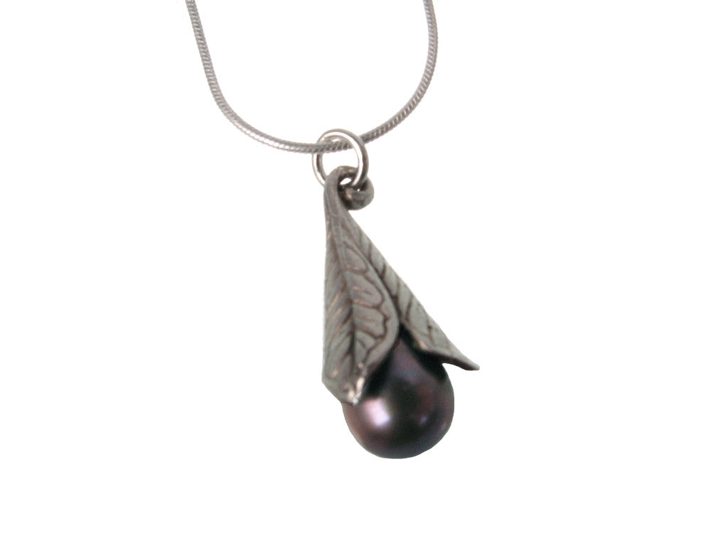 Trumpet Leaf Pearl Pendant Necklace | Erica Zap Designs